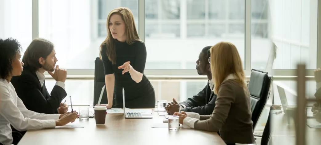 ¿Influyen los rasgos personales de los directivos en el riesgo de las empresas que gestionan?